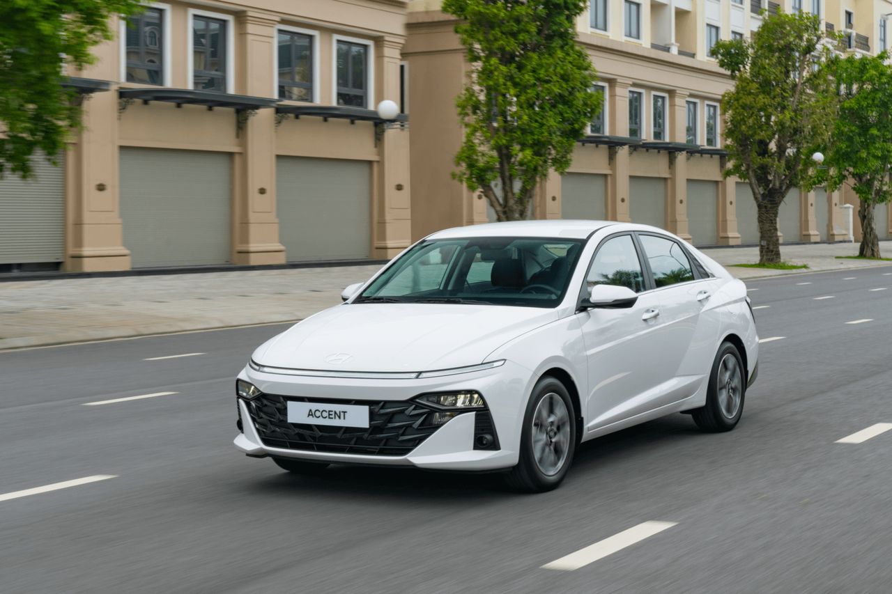 Hyundai Accent (2/2)