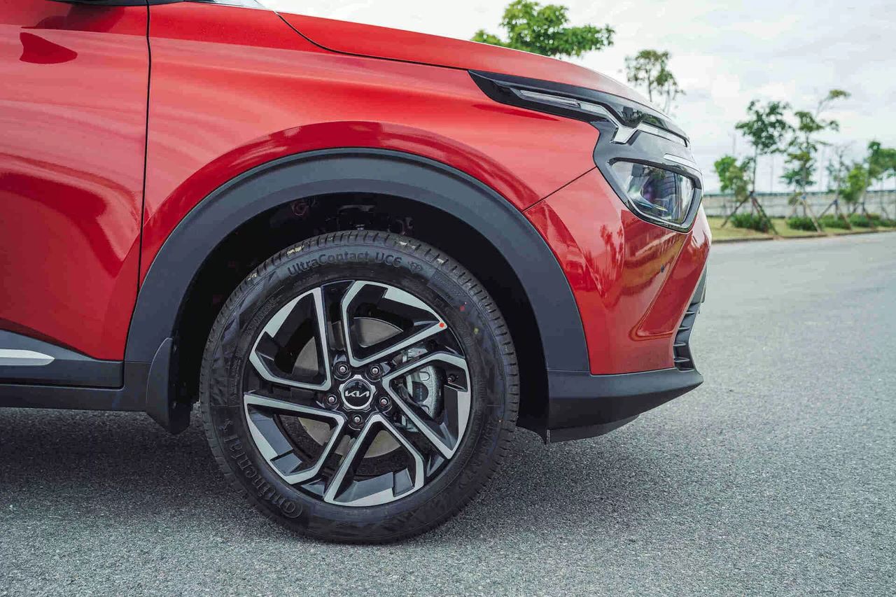 Kia Carens — ngoại thất (1/2)