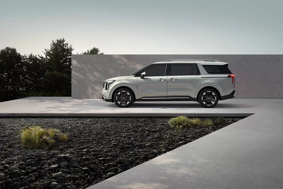 Kia Carnival — ngoại thất (2/4)