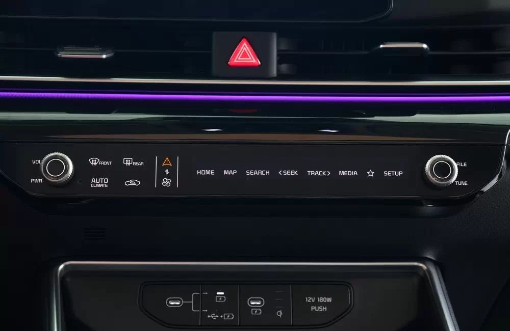 Kia Carnival — nội thất (3/4)