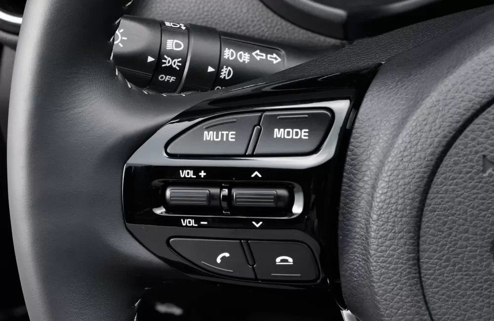Kia Soluto — nội thất (2/4)
