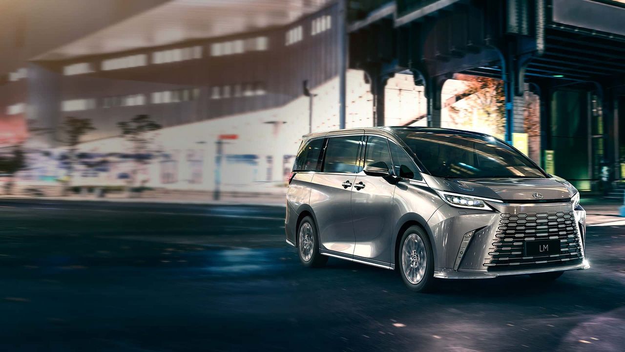 Lexus LM (1/2)