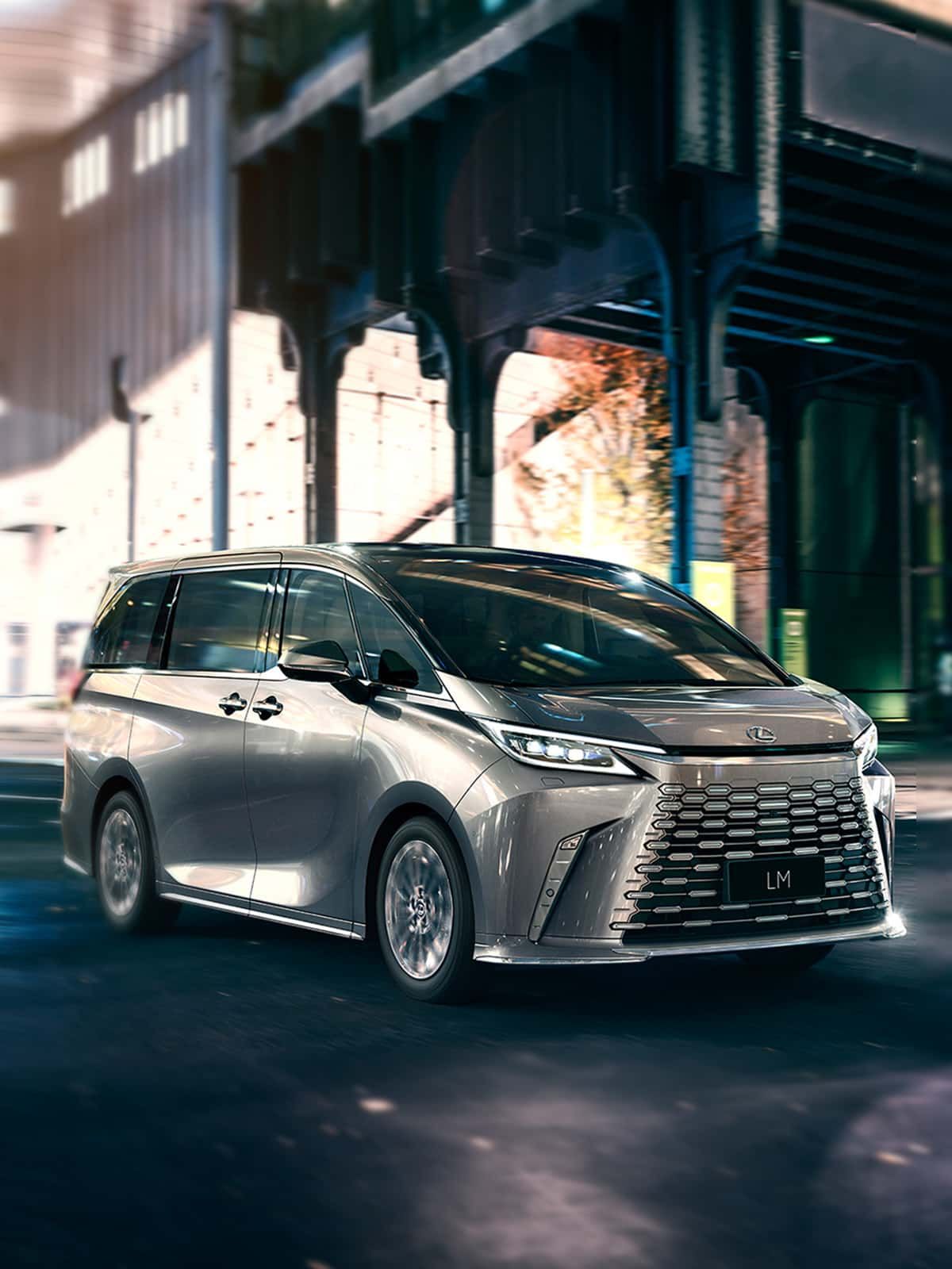 Lexus LM (2/2)