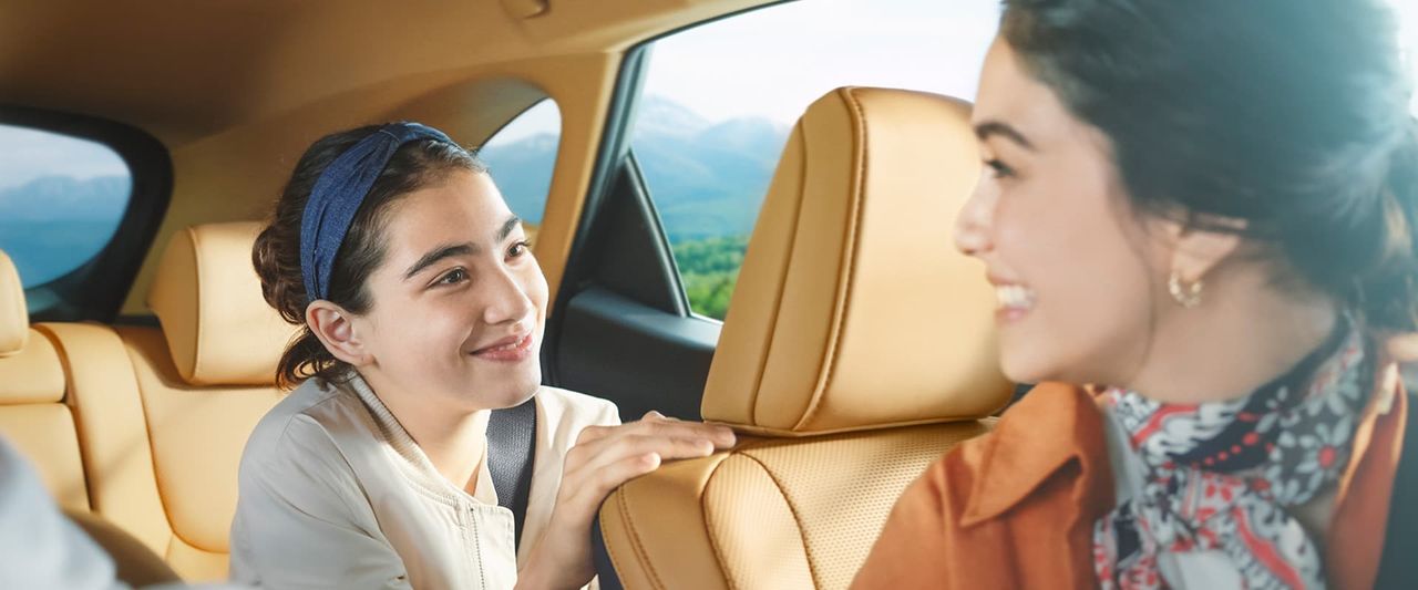 Lexus NX — nội thất (3/4)