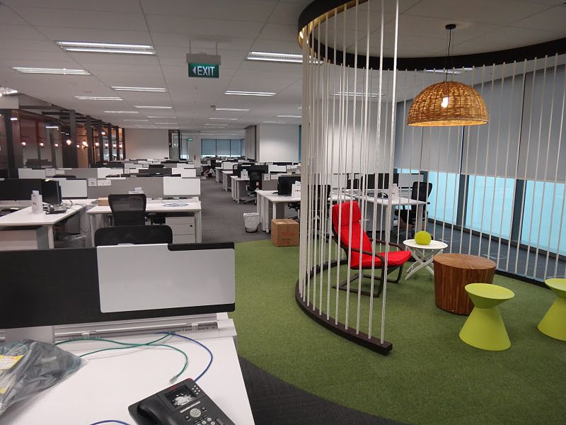 Ảnh trên website chính thức của Lucky Rainbow Office (2/2)