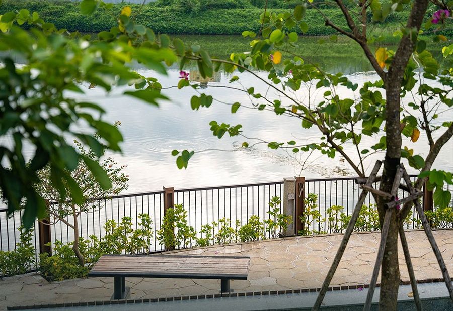 Lối đi bộ tự giãn tại Mizuki Park.
