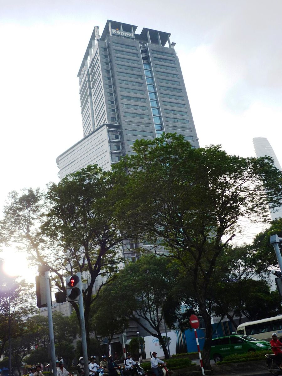 Saigon Centre trong nắng sớm